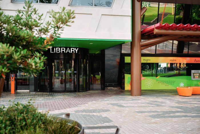 Dandenong Library exterior.